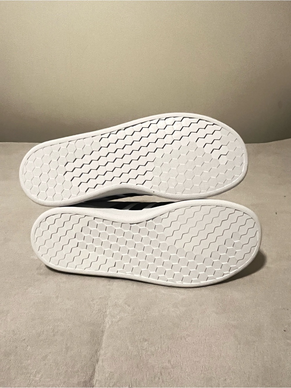 Adidas Grand Court K classic sneakers Size 3 white and black colorway. NEW - Picture 10 of 12